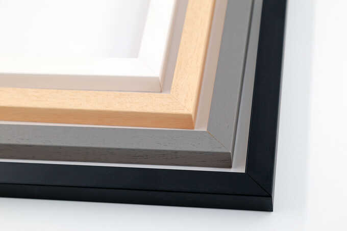 cadres photos sur mesure couleurs classiques : blanc, noir, gris et bois naturel brut
