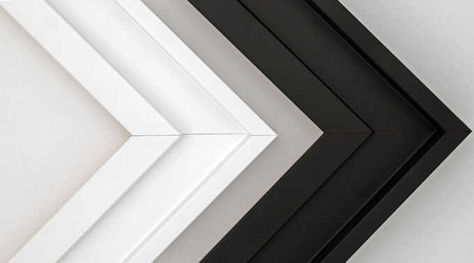 Cadres Loft blanc mat et noir mat : angles de la moulure large à renfoncement en U