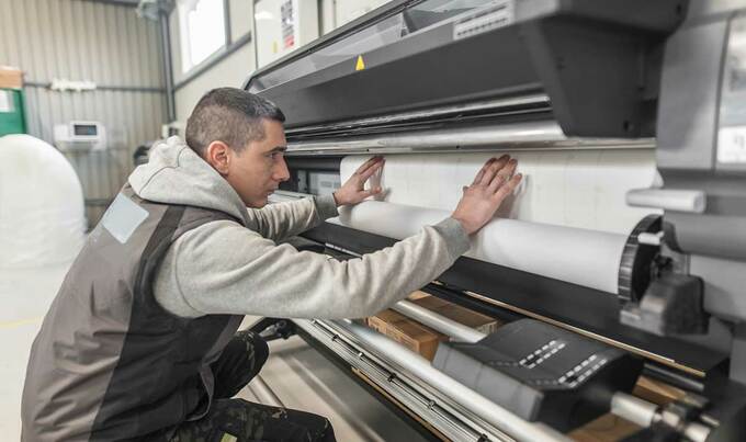 chargement rouleau de toile canvas pour impression